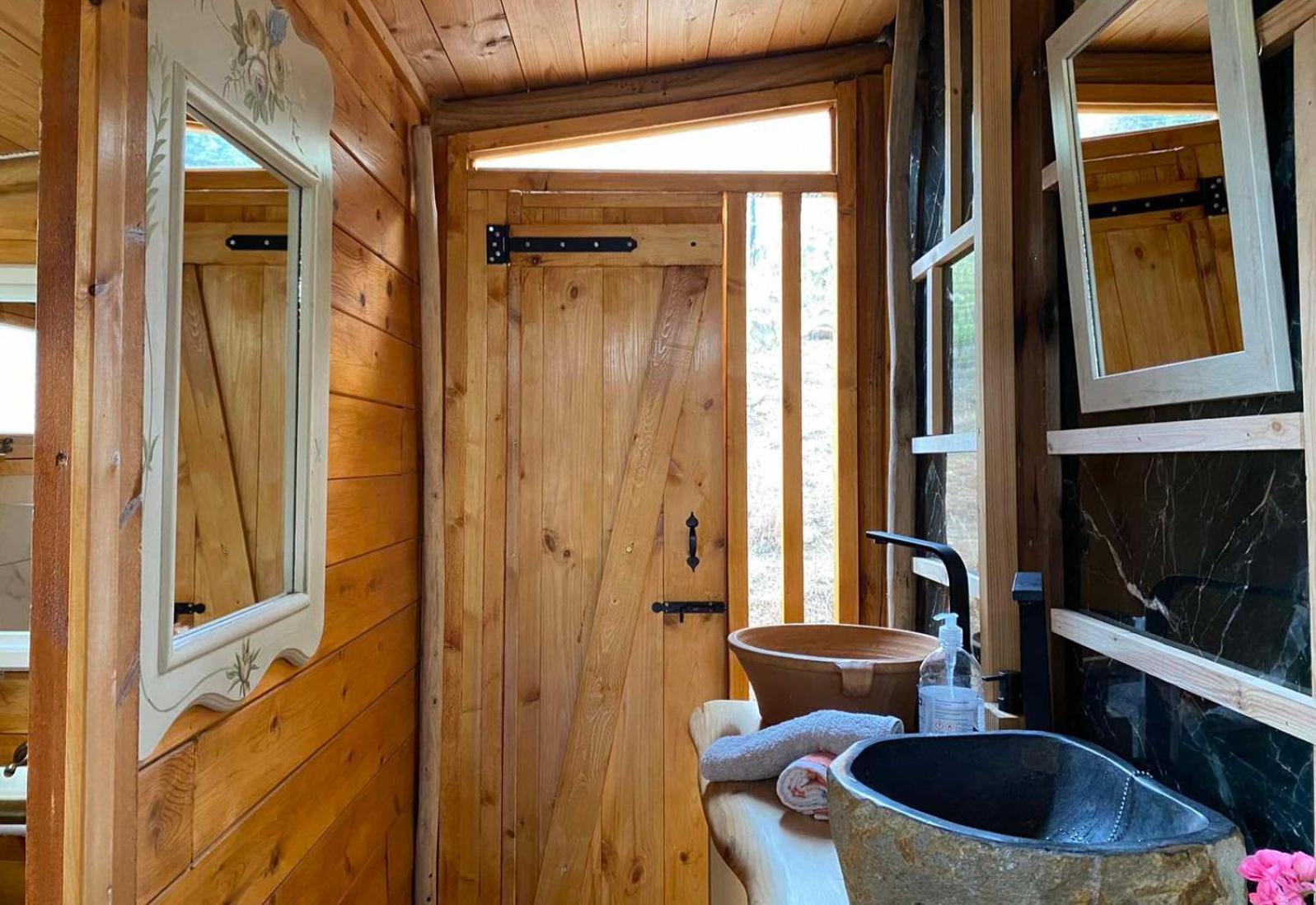 Affittacamere Wooden House At The Mountain-Private Paránimfoi Esterno foto
